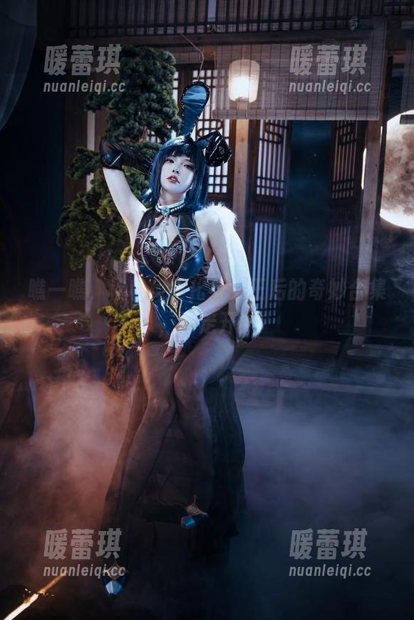 瞧一瞧，秋和柯基化身女王后的奇妙合集，别走开！