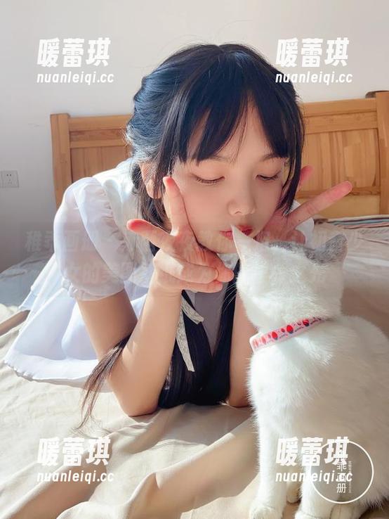 稚乖画册 - 赤西夜夜教你一招，让初音少女的美图壁纸成为你的生命之光