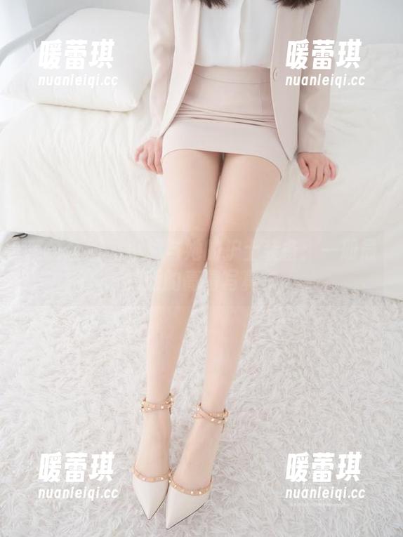 紧急企划 - 小恩与她的护士装备：一册最新版的高清写真集