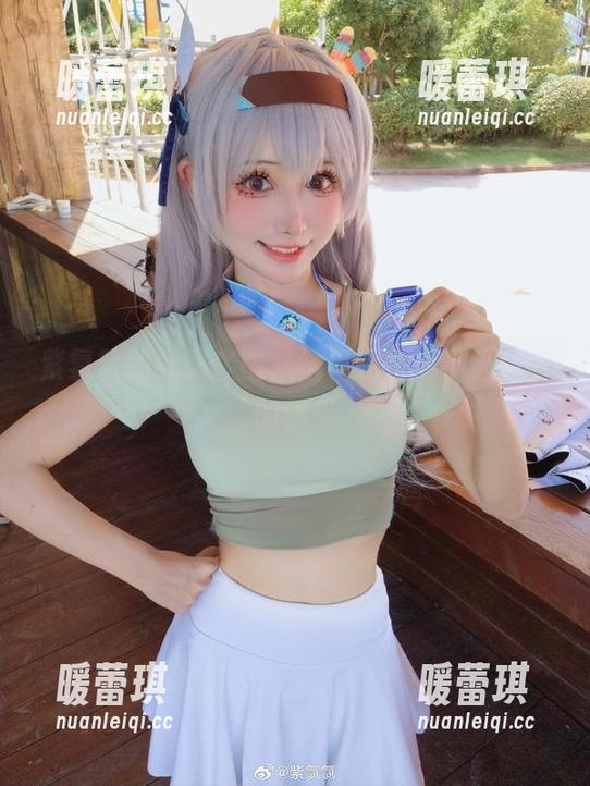 紫氯氯的礼服套图，结果让我摸不着头脑的感受