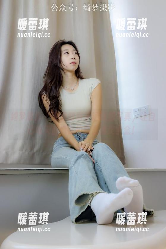 绮梦摄影 - 免费获取子涵制服写真，让自己每天都像在校园里摸奖学金！
