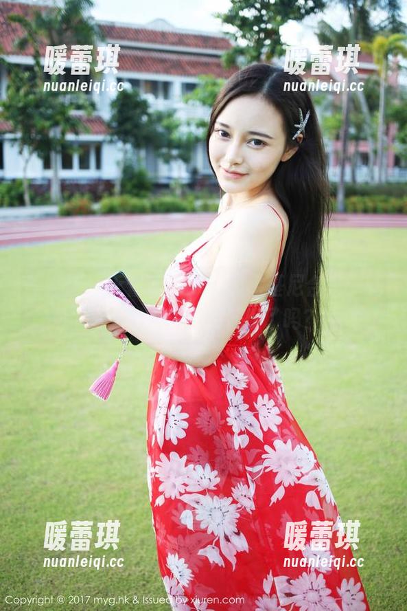 美媛馆 - 王馨瑶yanni的比基尼合集：就我一个人注意到弧度了吗？
