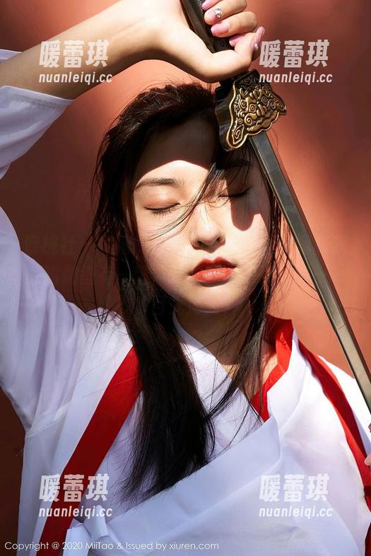 蜜桃社 - 高清专属真希，体操服好像和我家瑜伽垫有一腿，分享我的迟疑或许……（目光游离）