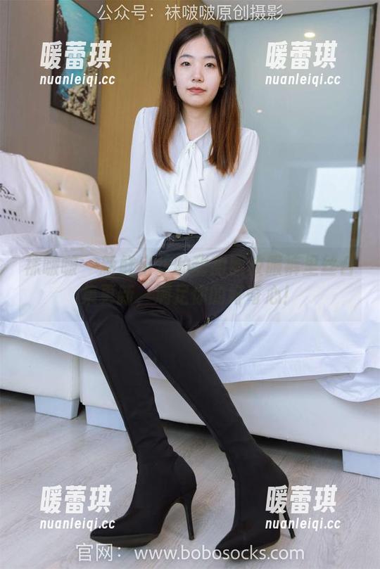 袜啵啵 - 新鲜出炉的甜甜圈校服裤里丝合集更新，满足你的好奇心！