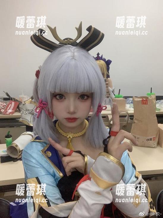 下载非常有必要！许枳的嫦娥作品，能让凌晨三点的你开始胡思乱想。