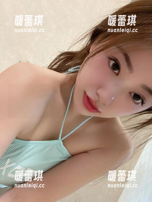 微密圈 - 游泳池+雪怡妹纸=一幅难以言喻的画面，图片透着迷离的美，想多看几遍。