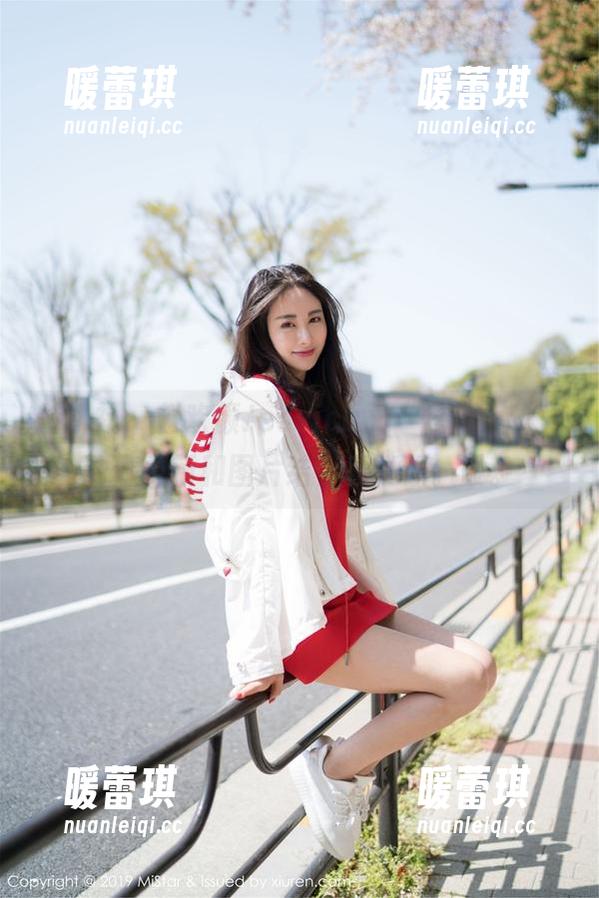 魅妍社 - 赵欢颜Jessica又“炫技”了，瑜伽更新和图片结合得真不一般。