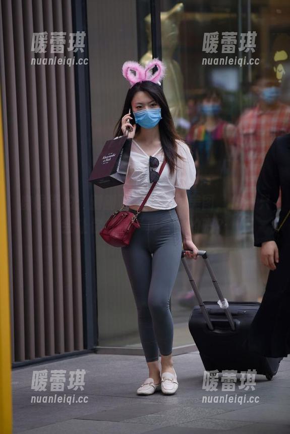 魔镜街拍：刚刚下载的高跟美图，估计只会让你直呼“真香”的吧？